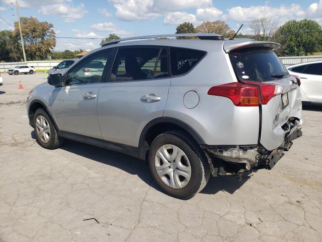 JTMZFREV9FJ037338 - 2015 TOYOTA RAV4 LE SILVER photo 2