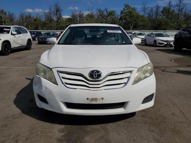 4T1BF3EK5AU569516 - 2010 TOYOTA CAMRY BASE WHITE photo 5