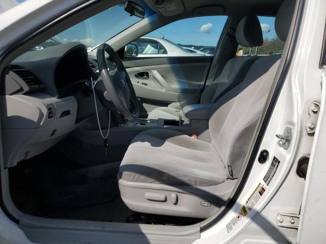4T1BF3EK5AU569516 - 2010 TOYOTA CAMRY BASE WHITE photo 7