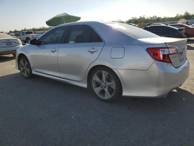 4T1BK1FK7CU018411 - 2012 TOYOTA CAMRY SE ვერცხლისფერი ფოტო 2