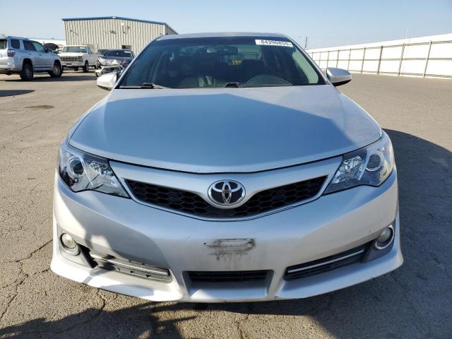 4T1BK1FK7CU018411 - 2012 TOYOTA CAMRY SE ვერცხლისფერი ფოტო 5