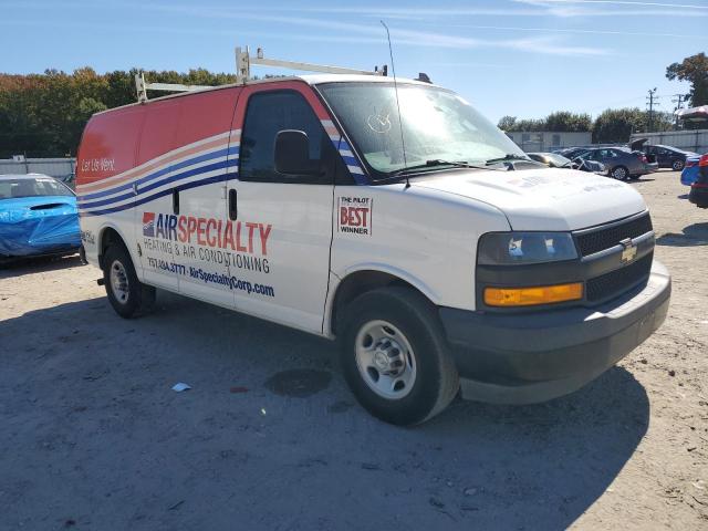 1GCWGAFP2J1197863 - 2018 CHEVROLET EXPRESS WHITE photo 4