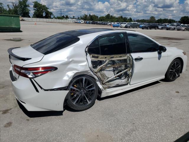 4T1B61HK3JU094710 - 2018 TOYOTA CAMRY XSE 白色 照片 3