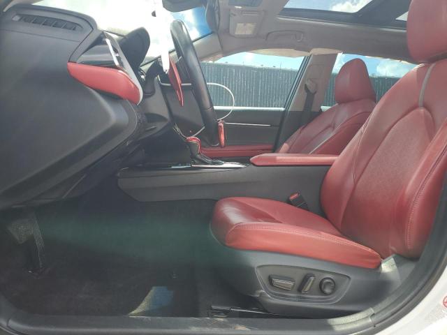 4T1B61HK3JU094710 - 2018 TOYOTA CAMRY XSE 白色 照片 7