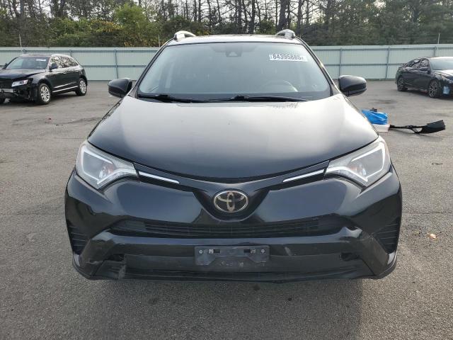 2T3BFREVXJW760188 - 2018 TOYOTA RAV4 LE 黑色 照片 5
