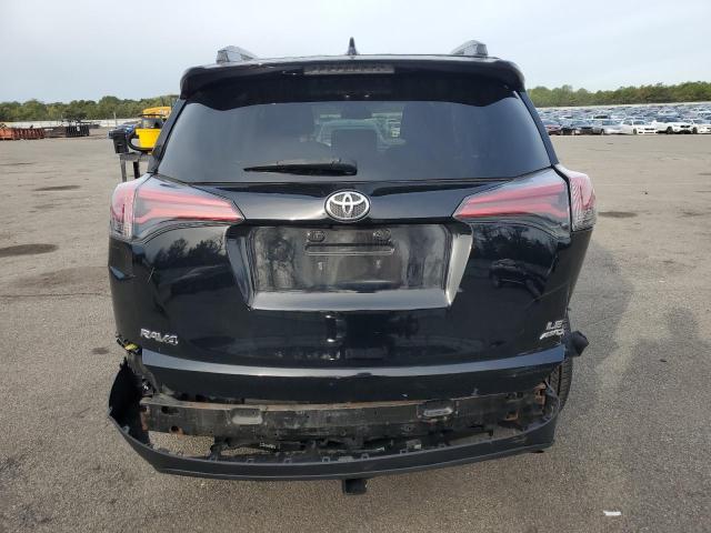 2T3BFREVXJW760188 - 2018 TOYOTA RAV4 LE 黑色 照片 6