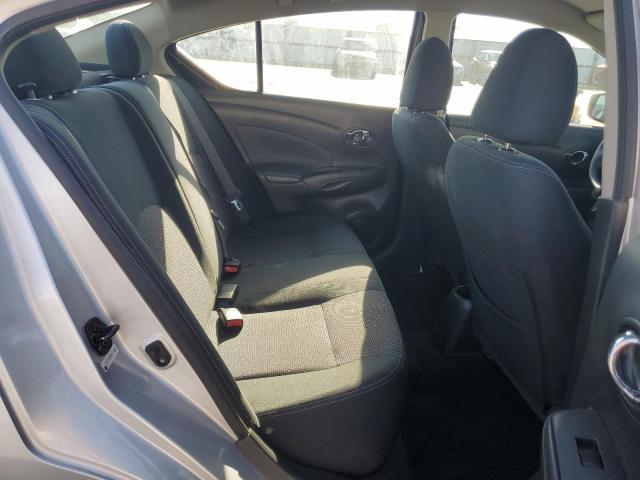 3N1CN7AP6KL813614 - 2019 NISSAN VERSA S SILVER photo 10