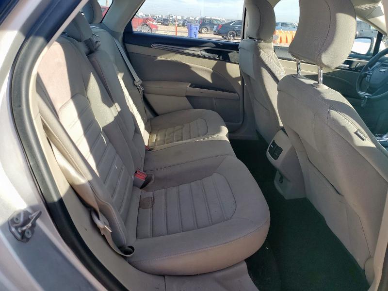 3FA6P0LUXKR256613 - 2019 FORD FUSION SE فضي صورة 10