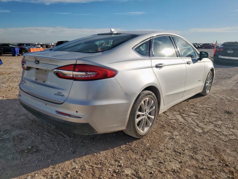 3FA6P0LUXKR256613 - 2019 FORD FUSION SE فضي صورة 3