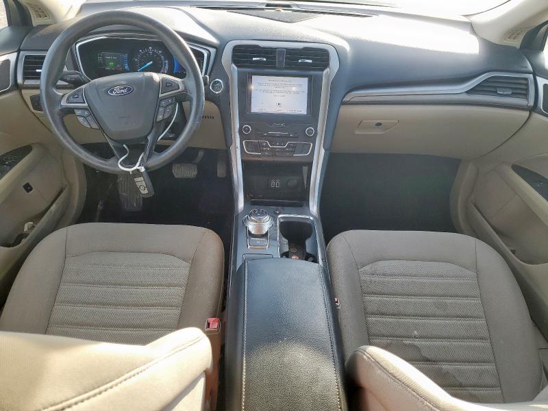 3FA6P0LUXKR256613 - 2019 FORD FUSION SE فضي صورة 8