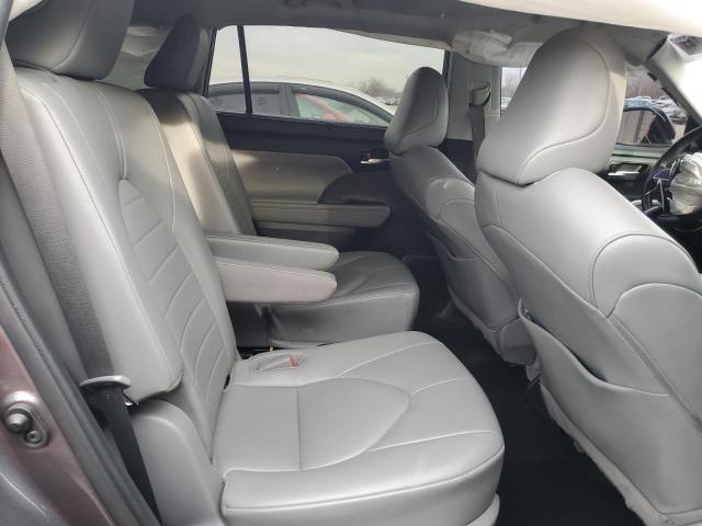 5TDGZRBH5NS561374 - 2022 TOYOTA HIGHLANDER XLE GRAY photo 11