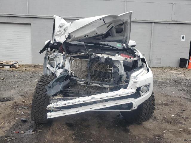 3TMCZ5ANXJM138363 - 2018 TOYOTA TACOMA DOUBLE CAB Weiß Foto 5