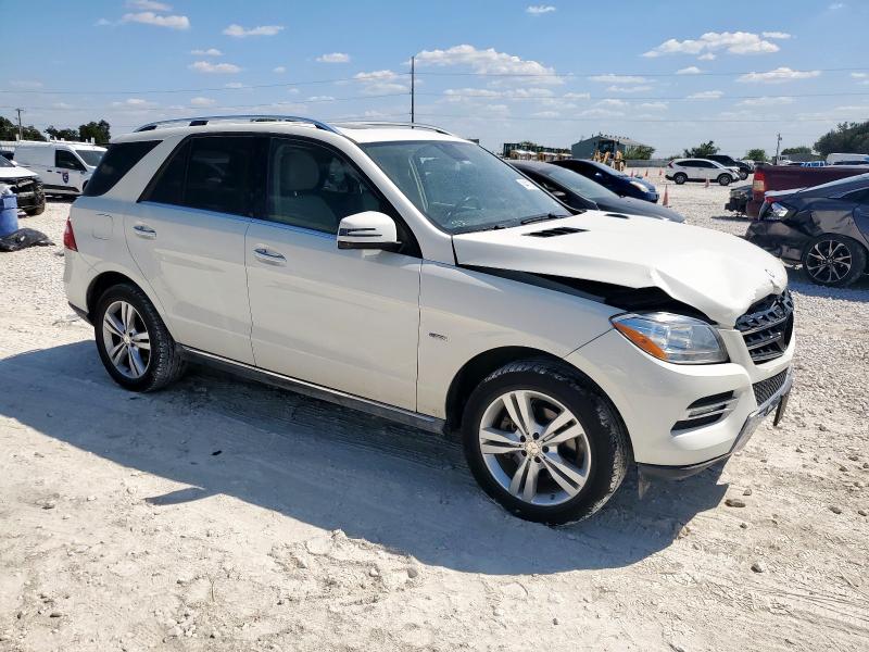 4JGDA5HB9CA039701 - 2012 MERCEDES-BENZ ML 350 4MATIC WHITE photo 4
