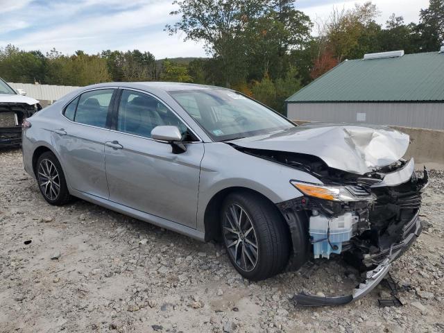 4T1F11BK1PU088910 - 2023 TOYOTA CAMRY XLE SILVER photo 4
