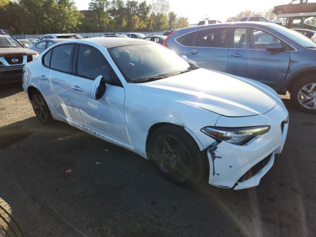 ZARFAEDN9H7531927 - 2017 ALFA ROMEO GIULIA Q4 WHITE photo 4