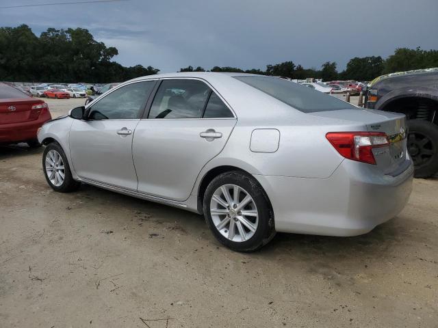 4T1BF1FK6CU027959 - 2012 TOYOTA CAMRY BASE SILVER photo 2