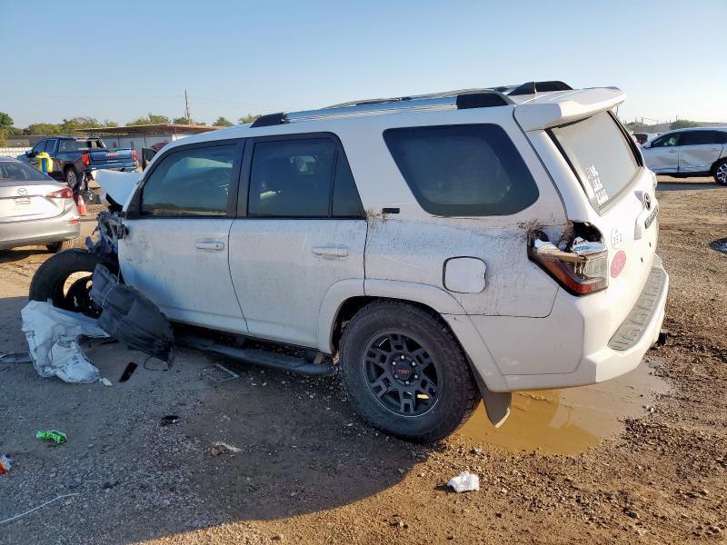 JTEFU5JR7N5271068 - 2022 TOYOTA 4RUNNER SR5 WHITE photo 2
