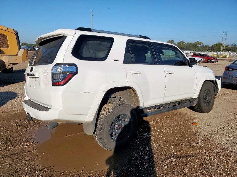 JTEFU5JR7N5271068 - 2022 TOYOTA 4RUNNER SR5 WHITE photo 3