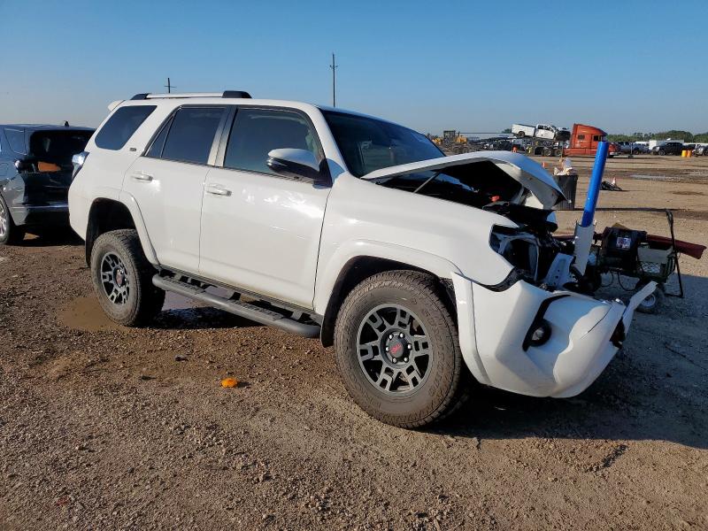 JTEFU5JR7N5271068 - 2022 TOYOTA 4RUNNER SR5 WHITE photo 4