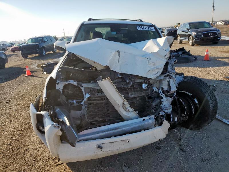 JTEFU5JR7N5271068 - 2022 TOYOTA 4RUNNER SR5 WHITE photo 5