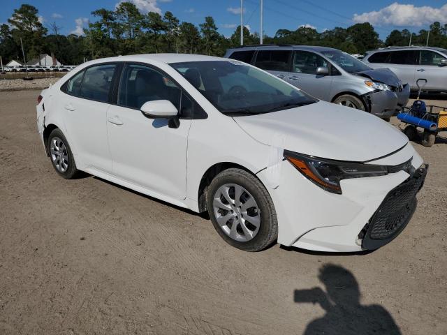 5YFEPMAE4MP181280 - 2021 TOYOTA COROLLA LE WHITE photo 4
