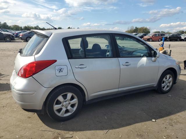 3N1BC13E28L379730 - 2008 NISSAN VERSA S SILVER photo 3