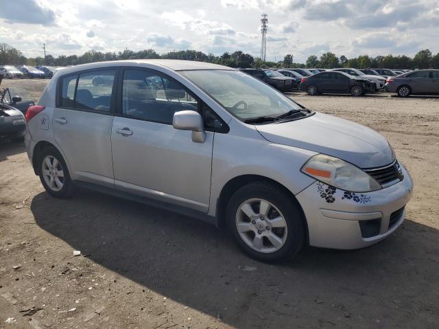 3N1BC13E28L379730 - 2008 NISSAN VERSA S SILVER photo 4