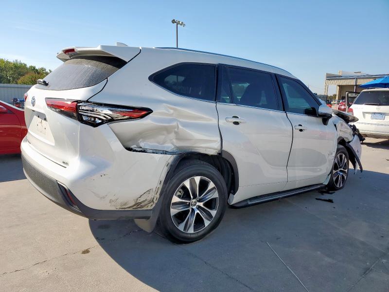 5TDGZRAH8LS513124 - 2020 TOYOTA HIGHLANDER XLE Weiß Foto 3