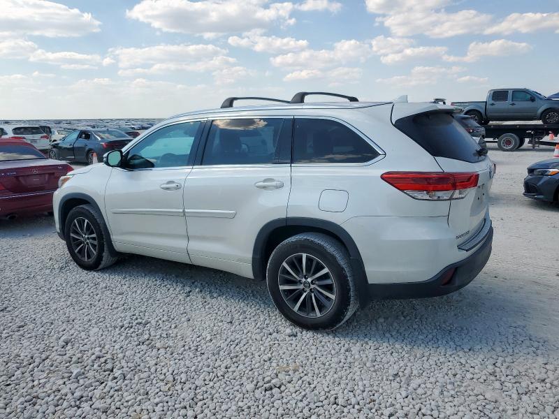 5TDKZRFH8JS544762 - 2018 TOYOTA HIGHLANDER SE WHITE photo 2