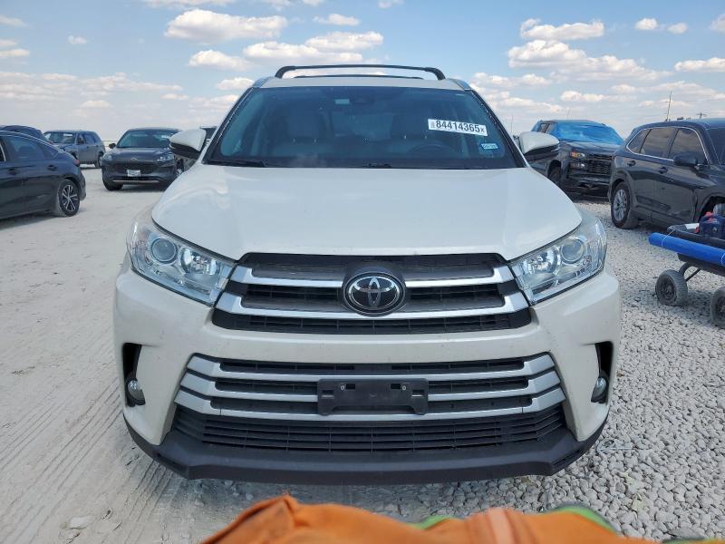 5TDKZRFH8JS544762 - 2018 TOYOTA HIGHLANDER SE WHITE photo 5