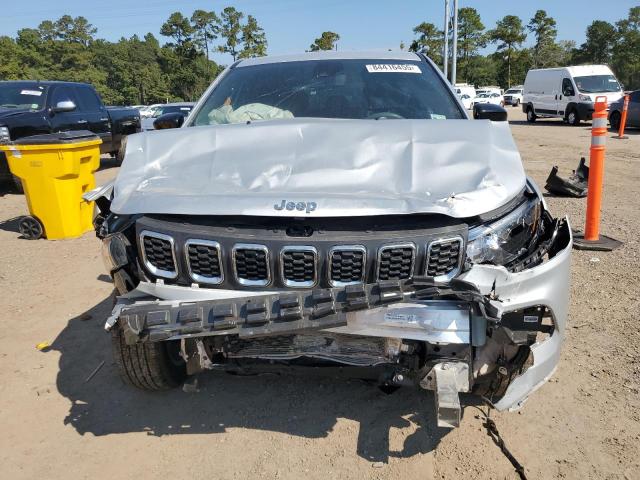 3C4NJDAN3ST526293 - 2025 JEEP COMPASS SPORT Silber Foto 5