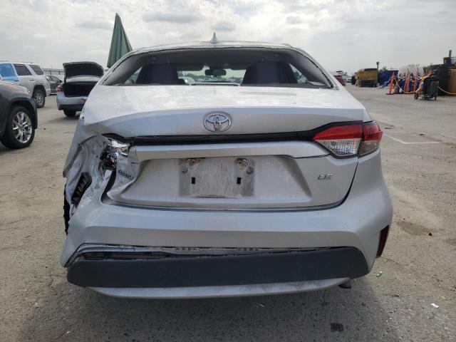 5YFEPRAE0LP106359 - 2020 TOYOTA COROLLA LE ვერცხლისფერი ფოტო 6