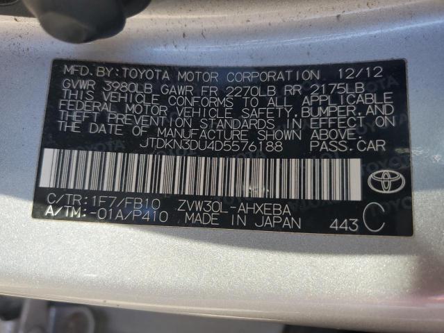 JTDKN3DU4D5576188 - 2013 TOYOTA PRIUS ვერცხლისფერი ფოტო 13