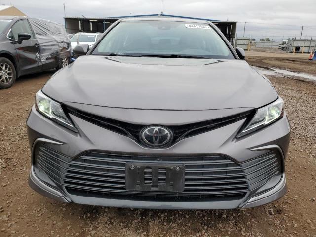 4T1C11BK5NU062231 - 2022 TOYOTA CAMRY LE GRAY photo 5