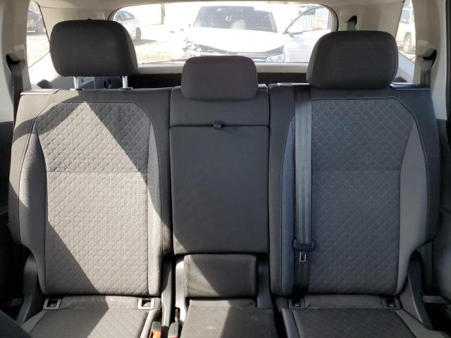 3VV0B7AX4LM158679 - 2020 VOLKSWAGEN TIGUAN S Gris foto 10
