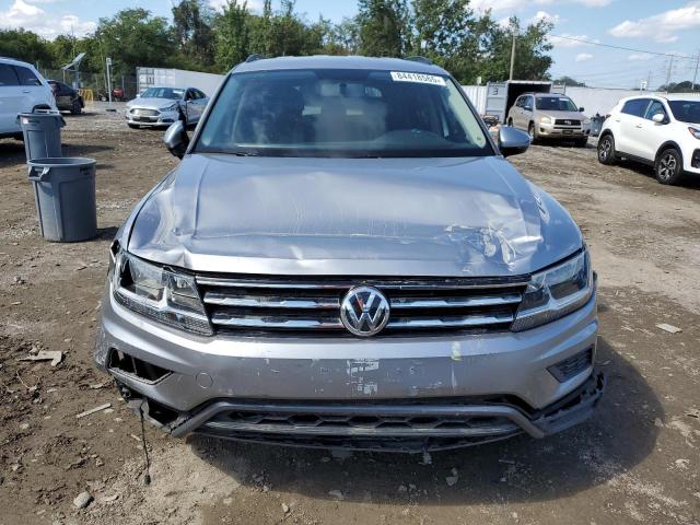 3VV0B7AX4LM158679 - 2020 VOLKSWAGEN TIGUAN S Gris foto 5