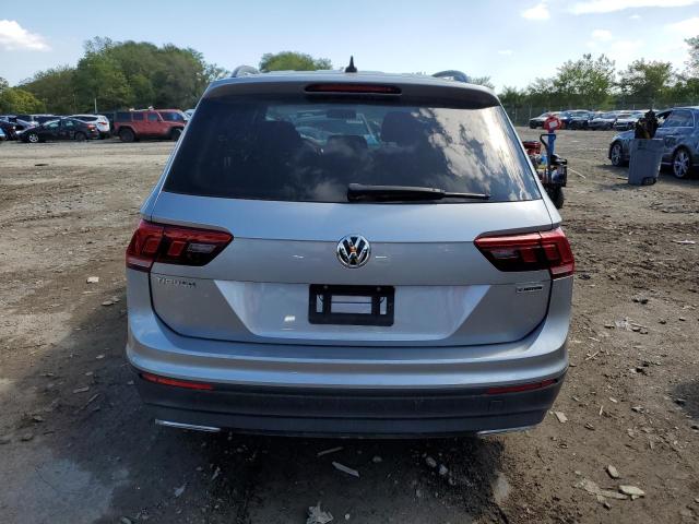 3VV0B7AX4LM158679 - 2020 VOLKSWAGEN TIGUAN S Gris foto 6