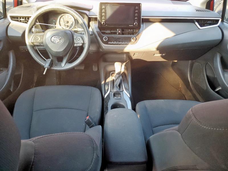 5YFEPMAE1MP256940 - 2021 TOYOTA COROLLA LE RED photo 8