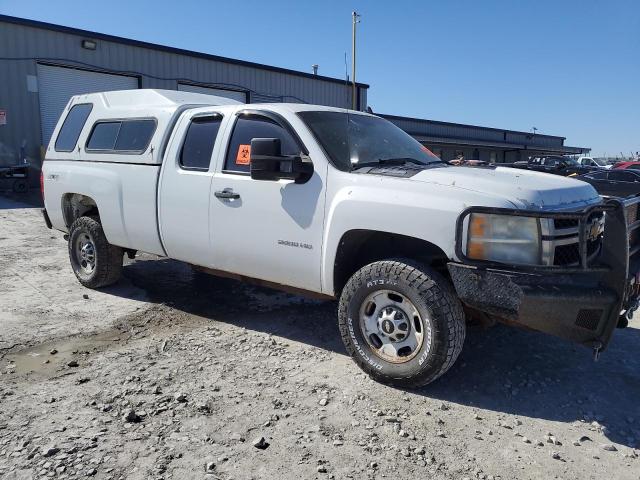 1GC2KVCG5BZ445972 - 2011 CHEVROLET SILVERADO K2500 HEAVY DUTY WHITE photo 4