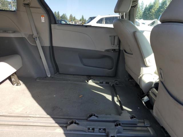 5TDYZ3DC5KS010926 - 2019 TOYOTA SIENNA XLE SILVER photo 11