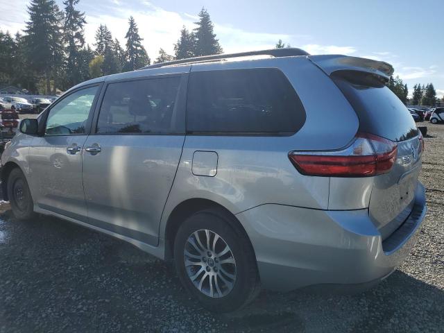 5TDYZ3DC5KS010926 - 2019 TOYOTA SIENNA XLE SILVER photo 2