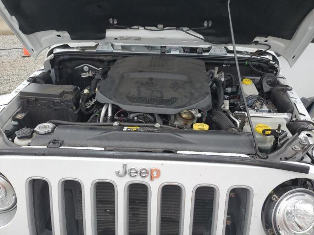 1C4BJWEG8JL823760 - 2018 JEEP WRANGLER U SAHARA WHITE photo 11