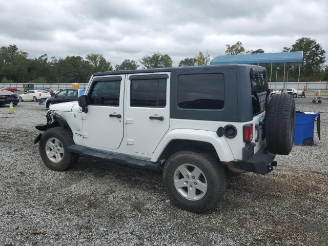 1C4BJWEG8JL823760 - 2018 JEEP WRANGLER U SAHARA WHITE photo 2