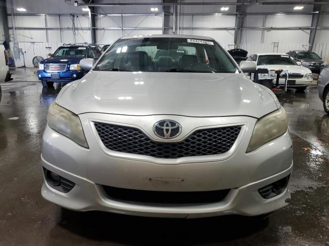 4T1BF3EK7AU526926 - 2010 TOYOTA CAMRY BASE SILVER photo 5