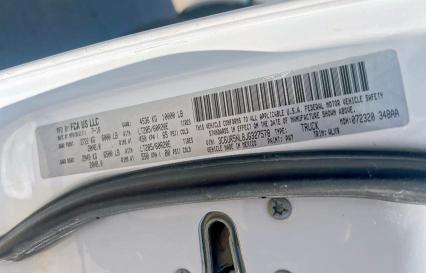 3C6UR5NL8JG327578 - 2018 RAM 2500 LARAMIE 白色 照片 10