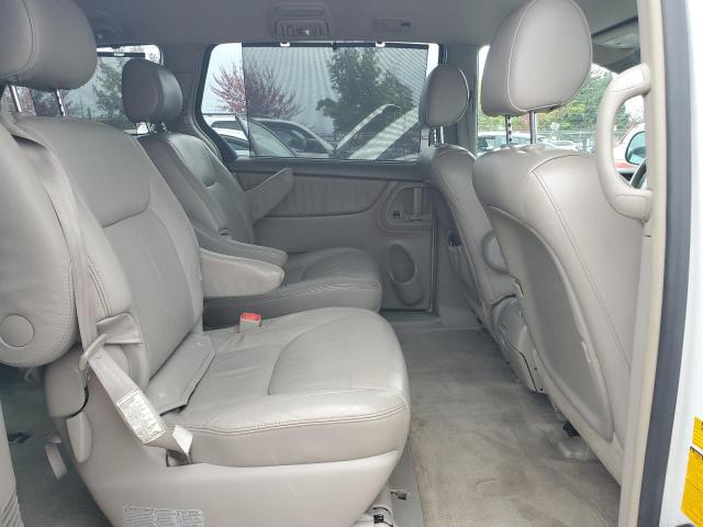 5TDBA22C96S064004 - 2006 TOYOTA SIENNA XLE WHITE photo 11