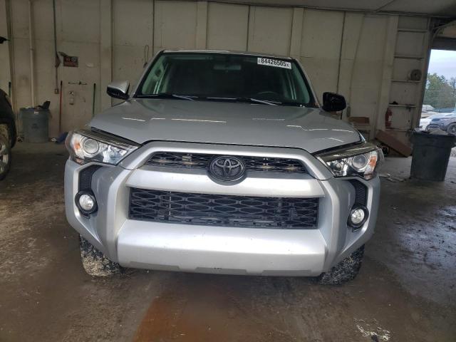 JTEBU5JR3G5391970 - 2016 TOYOTA 4RUNNER SR5/SR5 PREMIUM Gümüş foto 5