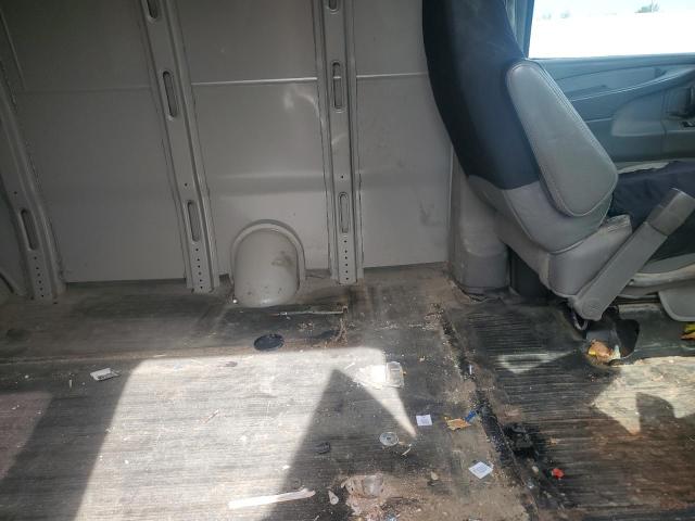 1GCGG25C581163225 - 2008 CHEVROLET EXPRESS G2 Srebrny zdjęcie 11