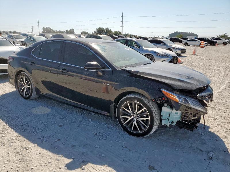 4T1F31AK0RU076214 - 2024 TOYOTA CAMRY XLE შავი ფოტო 4