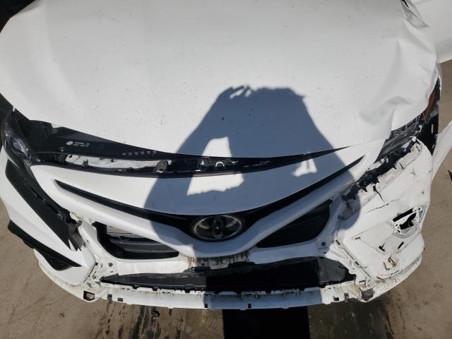 4T1T11BK8RU108673 - 2024 TOYOTA CAMRY SE NIGHT SHADE WHITE photo 11